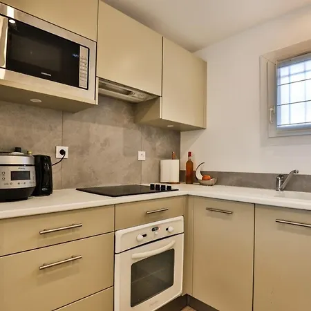 Luxury 3 Bedroom - Close To The -
