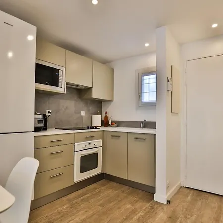 Luxury 3 Bedroom - Close To The - *